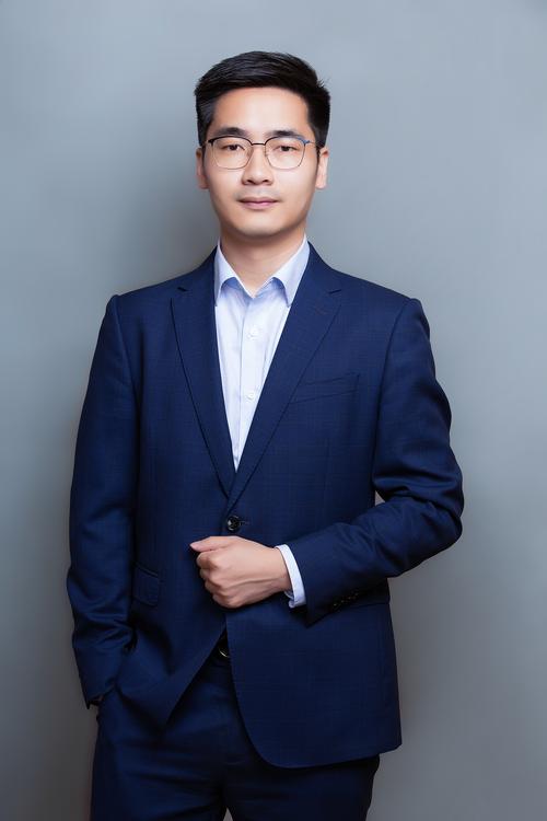 辛翔坤 视觉与舞美负责人